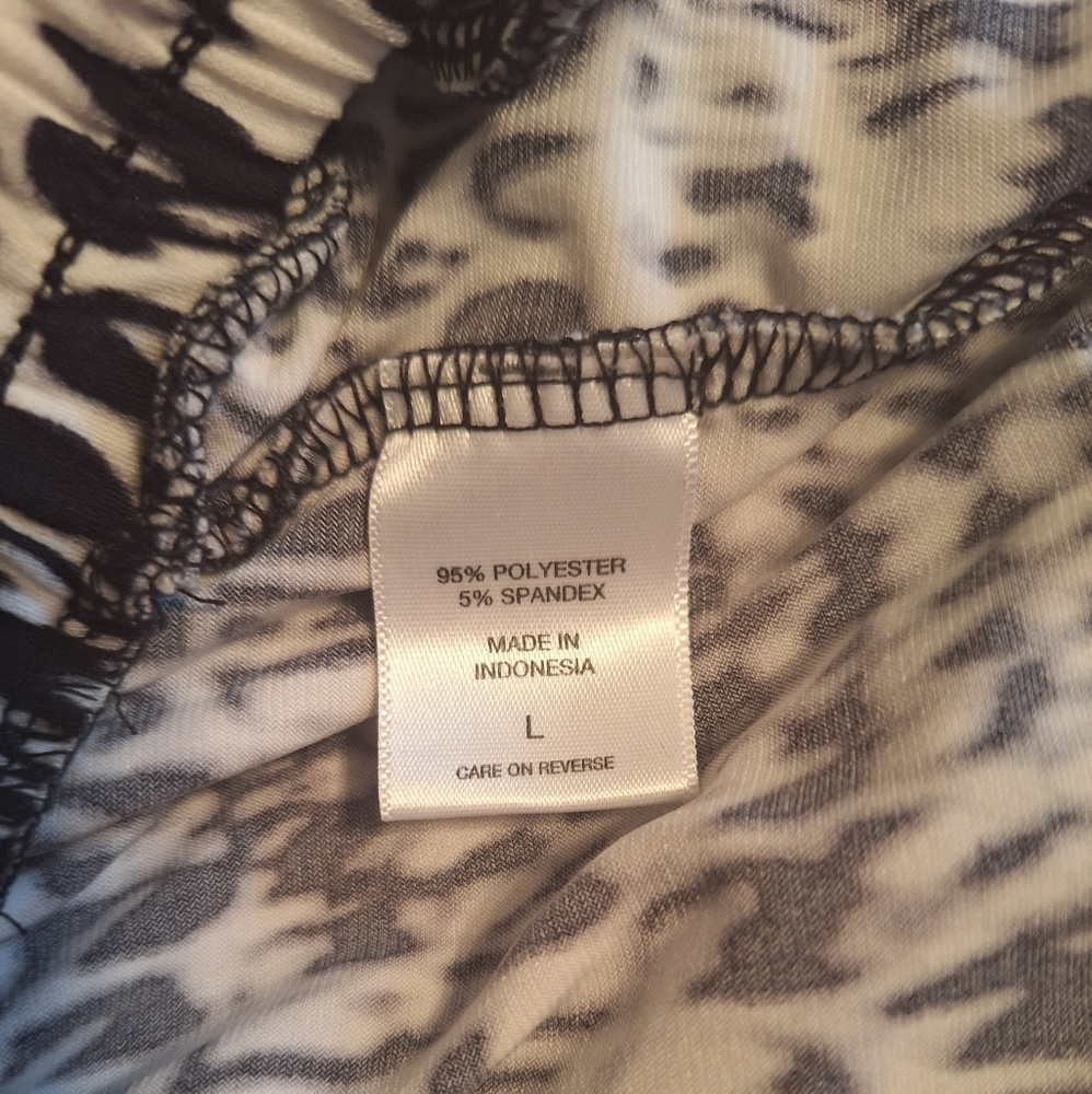 New York & Co Snake Print Jogger pants large *M1 - Picture 5 of 8